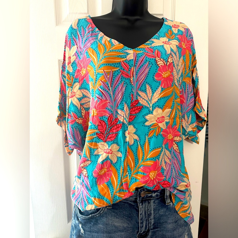 Haptics bright floral flowy top size small